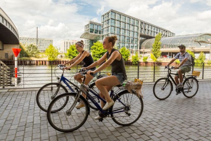 Berlin: Sights and Highlights Bike Tour With a Local Guide - Highlights of the Tour