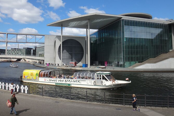 Berlin Sightseeing Boat Tour on the Spree - Capturing the Best Photographs