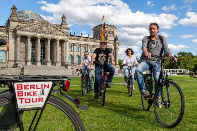 Berlin: Small Group Bike Tour Through City Center - Customer Reviews
