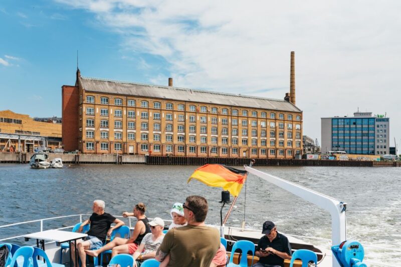 Berlin: Spree Boat Tour to Müggelsee - Onboard Amenities