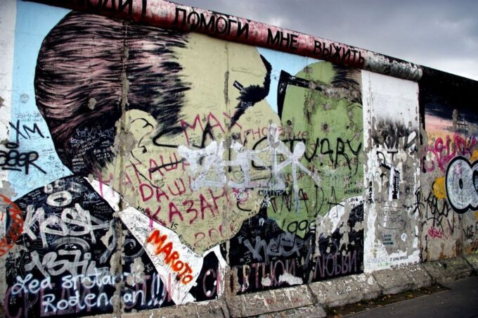 Berlin: Street Art and Graffiti Private Walking Tour - Murals, Graffiti, and Artists