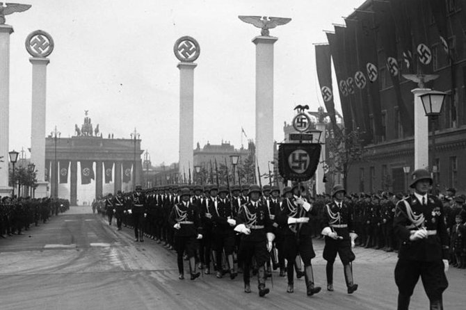 Berlin & The Third Reich Private Guided Tour - Meeting and Pickup