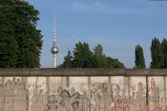 Berlin Third Reich and Cold War 2-Hour Walking Tour - Guide Expertise and Professionalism