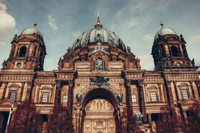 Berlin: Tour With Private Guide - Local Insights