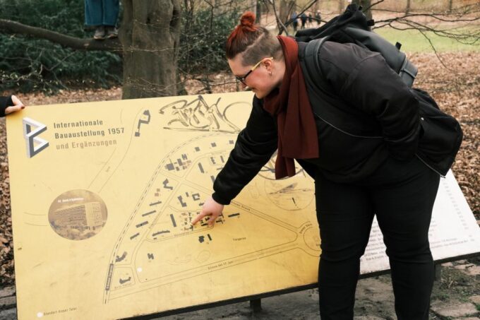 Berlin: Walking Tour Through the Hansaviertel - Booking and Cancellation Policy