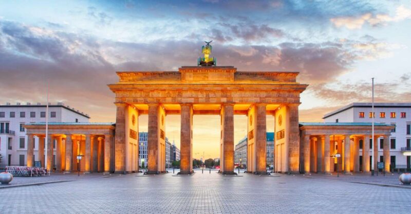 Berlin: Walking Tour to the Top 10 Sightseeing Attractions - Key Points