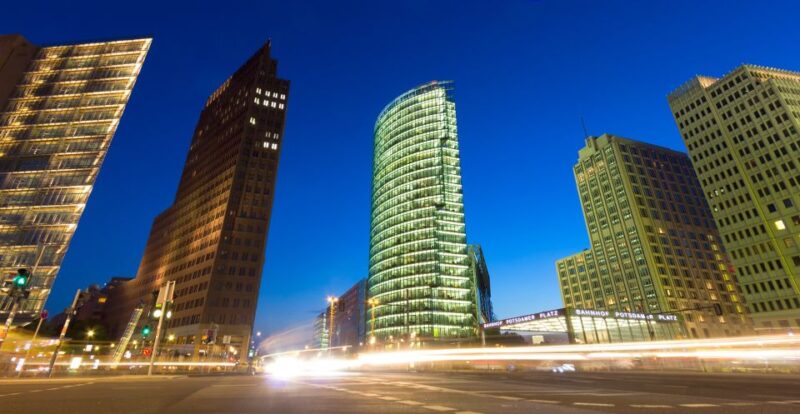 Berlin: Walking Tour to the Top 10 Sightseeing Attractions - Highlights and Itinerary