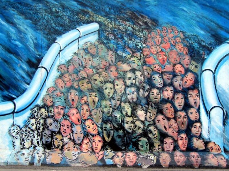 Berlin Wall East Side Gallery In-App Walking Tour - Key Points