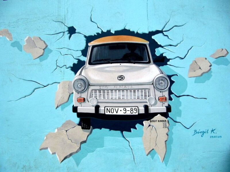 Berlin Wall East Side Gallery In-App Walking Tour - Experience Highlights