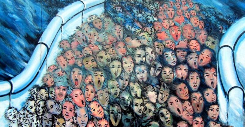 Berlin Wall East Side Gallery In-App Walking Tour - Tour Features