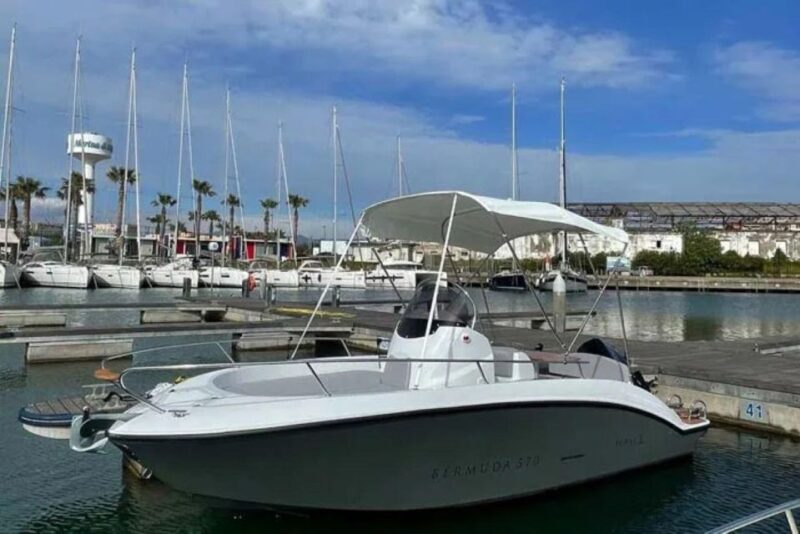 BERMUDA 570 Boat Rental Without a License - Boat Specifications and Features
