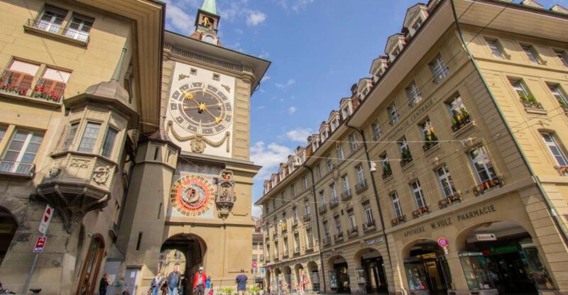 Bern: Express Walk With a Local in 60 Minutes - Explore Berns Captivating History