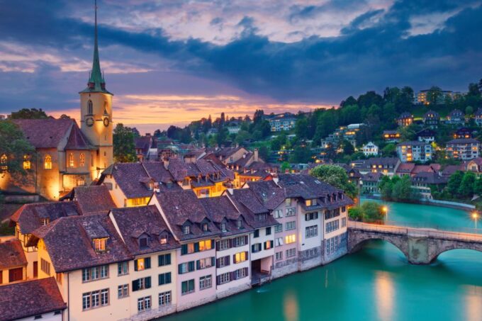 Bern: First Discovery Walk and Reading Walking Tour - Unforgettable Memories and Photos