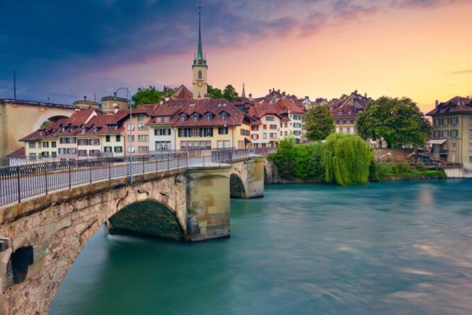 Bern: First Discovery Walk and Reading Walking Tour - Exploring the Old Town