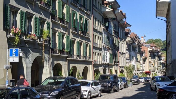 Bern: Highlights and Old Town Self-guided Walk - Tour Duration and Distance Details