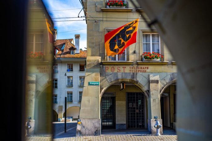 Bern: Highlights & Hidden Gems Guided Tour in a Small Group - 2-Hour Small Group Guided Tour