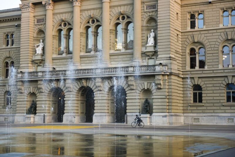 Bern Old City Walking Tour - Highlights