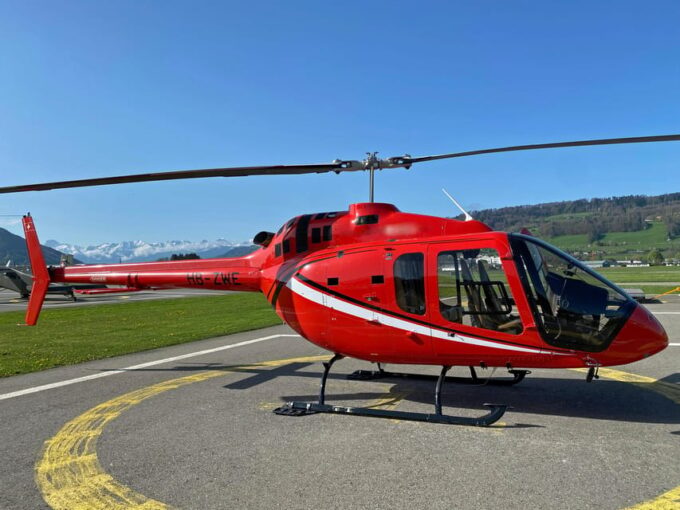 Bern: Private Helicopter-Tour for 4 People to Lake Thun - Souvenir and Photos