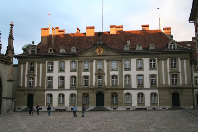 Bern: Private Walking Tour With a Local Guide - Guide Options and Inclusions