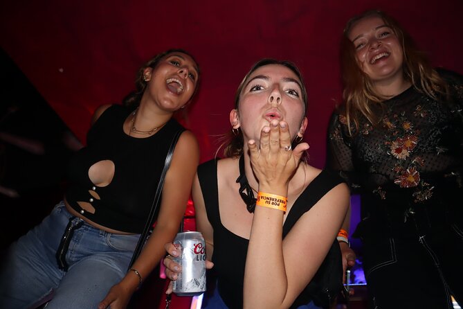 Best Bar Crawl at Downtown - Tour Capacity and Accessibility