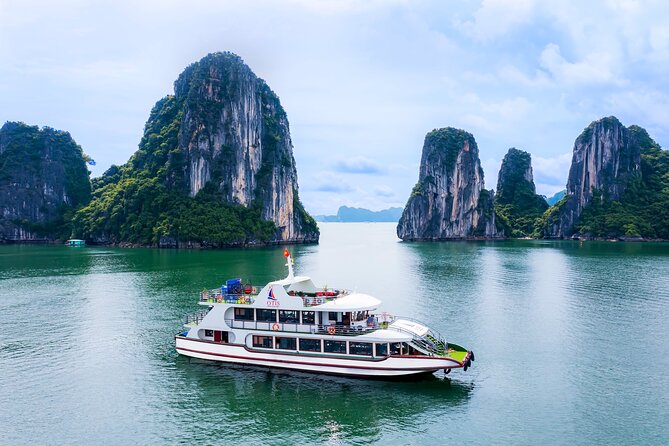 Best Halong Bay Full-Day Trip, All Inclusive,Cave,Kayak,Transfer - Capacity and Group Size