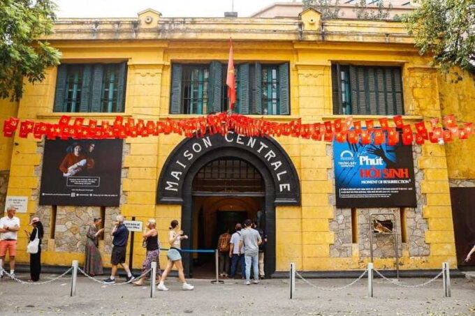 Best Hanoi City Tour Full Day by Limousine Bus, Hanoi Tour - Visiting the Ho Chi Minh Complex