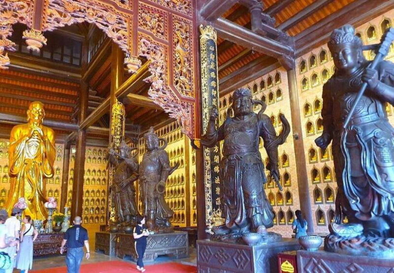 Best Ninh Binh Trip: Bai Dinh, Mua Caves, Trang An Boat Tour - Experiencing the Sampan Boat Ride