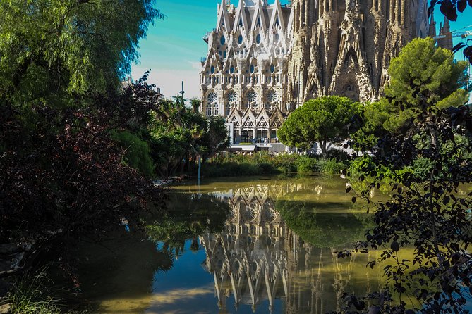 Best of Barcelona & Sagrada Familia Tour With Priority Access - Group Size