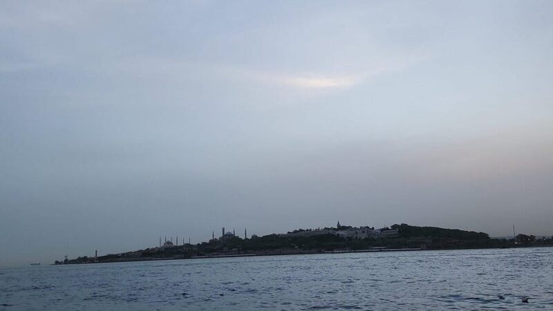 Best of Bosphorus Sunset Tour in Luxury Yacht With Drinks - Key Points