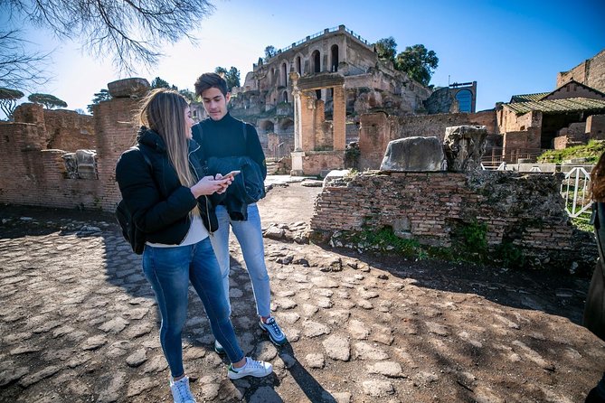 Best of Colosseum, Palatine Hill, Roman Forum & Ancient Rome Tour - Exploring the Colosseum