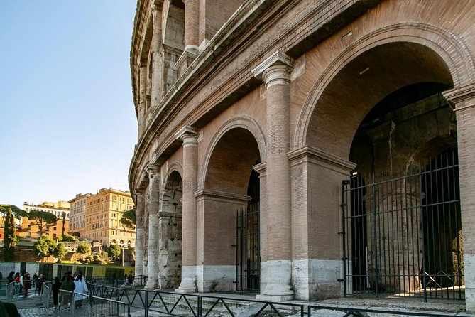 Best of Colosseum, Palatine Hill, Roman Forum & Ancient Rome Tour - Discovering Palatine Hill