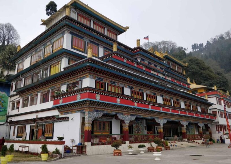 Best of Darjeeling (Guided Halfday Sightseeing Tour by Car) - Temples and Churches