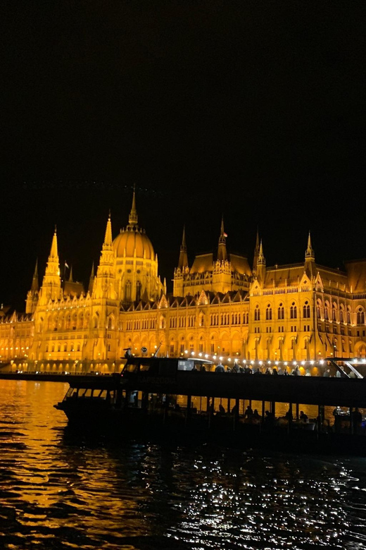 Best of Downtown: Heritage Stroll - Capturing Budapest - Booking Information