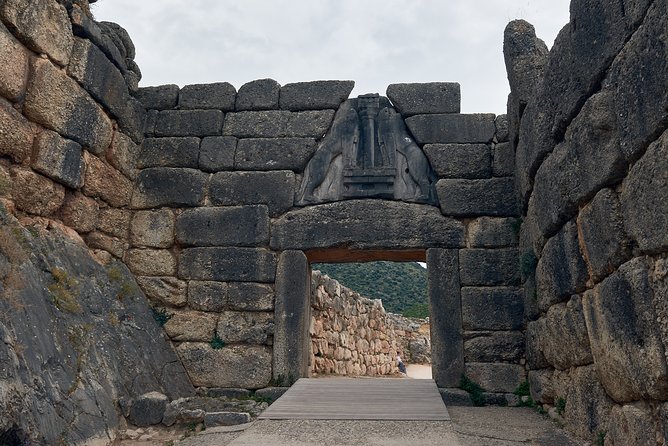 Best of Greece: 7-Day Tour to Real Greece of the Peloponnese, Delphi and Meteora - Exploring Delphi and Oracle