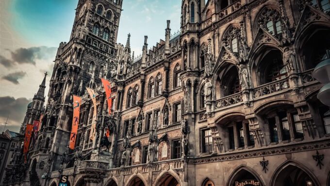 Best of Munich - Private Tour - Marveling at Munich Cathedral