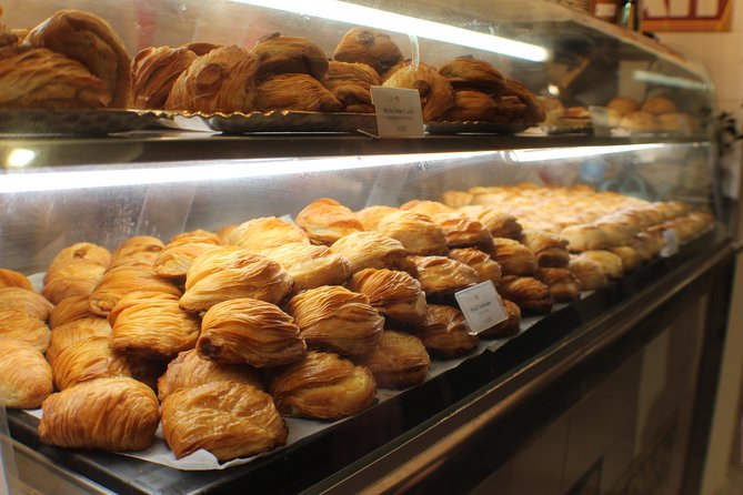 Best of Naples Full-Day Food Tour With Guided City Sightseeing & Wine Tasting - Explore Neapolitan Food Specialties