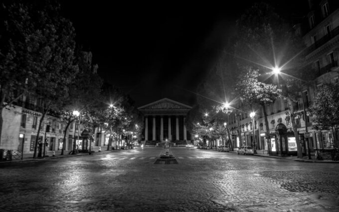 Best of Paris on Private Tour With Official Licensed Guide - Knowledgeable Guide Expertise