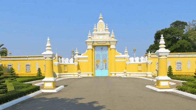 Best of Phnom Penh: Half-Day Private City Tour - Wat Phnom Visit