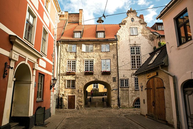 Best of Riga Walking Tour - Highlights and Hidden Gems - Old Riga Exploration