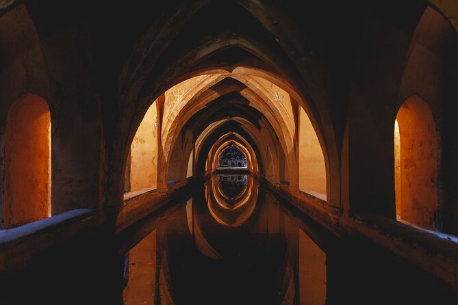 Best of Seville Walking Tour With VIP Alcazar & Cathedral - Barrio Santa Cruz