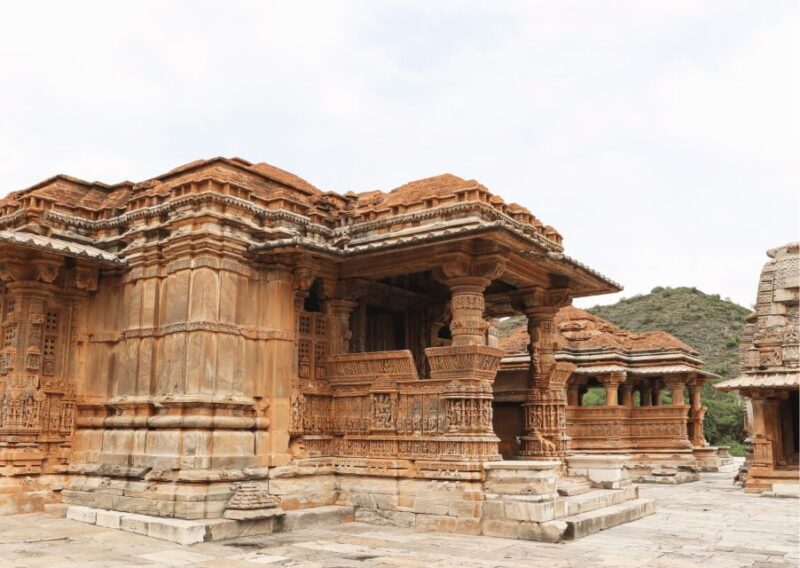 Best of Udaipur Guided Full Day City Sightseeing Tour by Car - Jagdish Temple and Tripoliya Gate