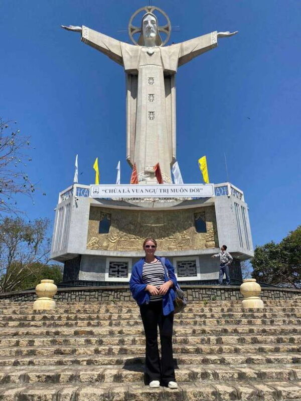 Best of Vung Tau Beach Private Tour From Phu My Port - Exploring Vung Taus Temples and Architecture
