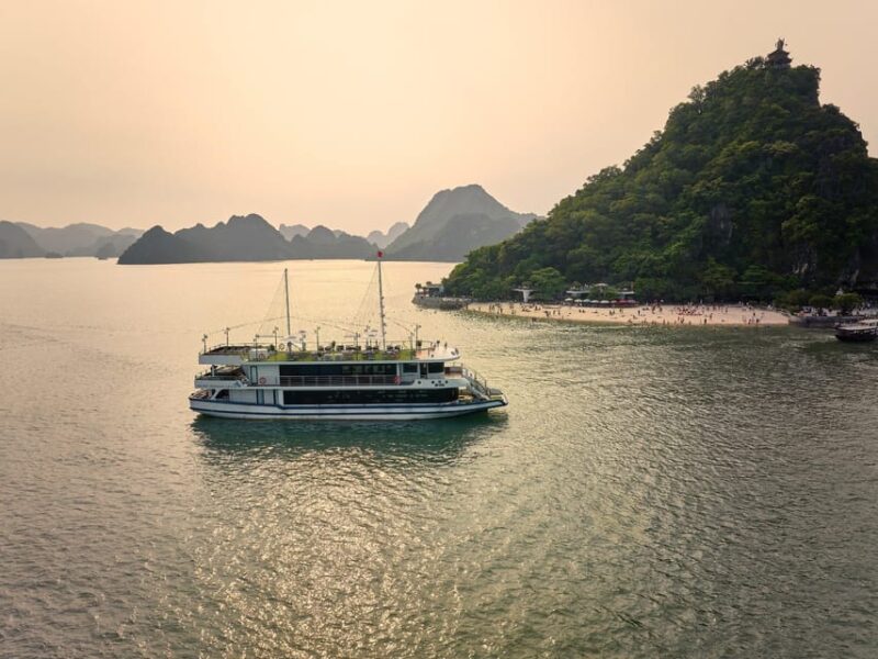BEST SELLER Halong 5 Star Day Cruise: Buffet Lunch & Jacuzzi - What to Bring