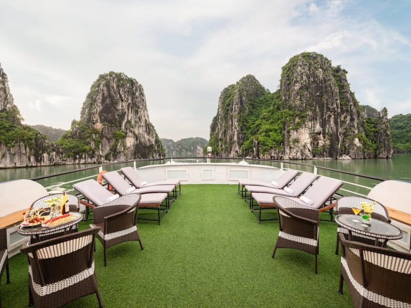 Best Seller Halong Bay Deluxe Day Tour: Lunch, Cave & Island - Tour Experience