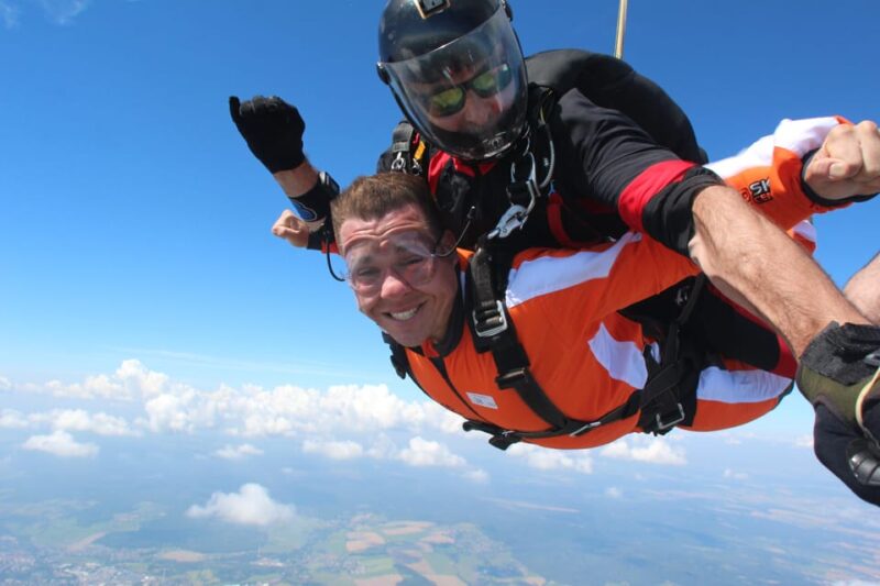 Best Skydiving Close to Brno and Olomouc - Customer Reviews and Language Options