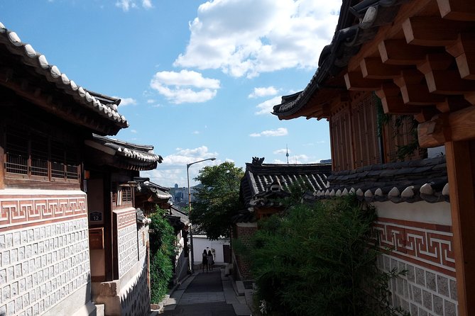 Best Walking Tour to Gyeongbok Palace N Bukchon With Expert - Meeting Point Specifics