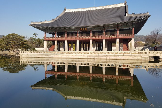 Best Walking Tour to Gyeongbok Palace N Bukchon With Expert - Group Size Limit