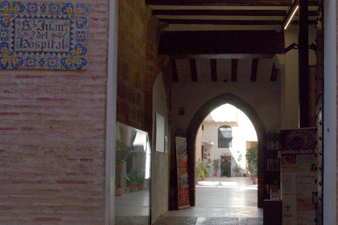 Between Two Gates: A Self-Guided Audio Tour in Valencia - Recap