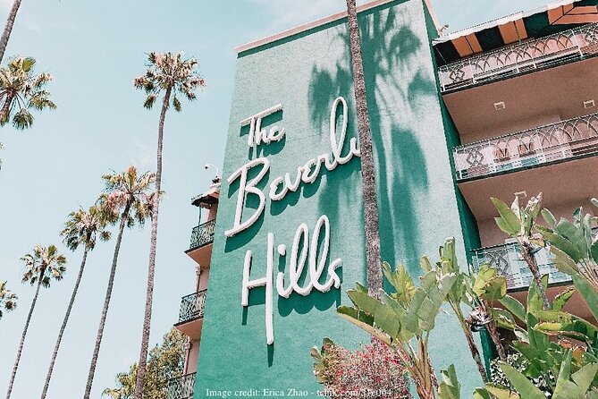 Beverly Hills & Rodeo Drive: Private 2-hour Walking Tour - Strolling Iconic Rodeo Drive