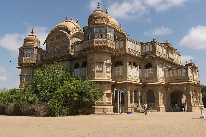 Bhuj, Rann of Kutch & Mandvi Beach: The Art, Craft & Nature Tour - Experiencing Kutchs Vibrant Arts and Crafts